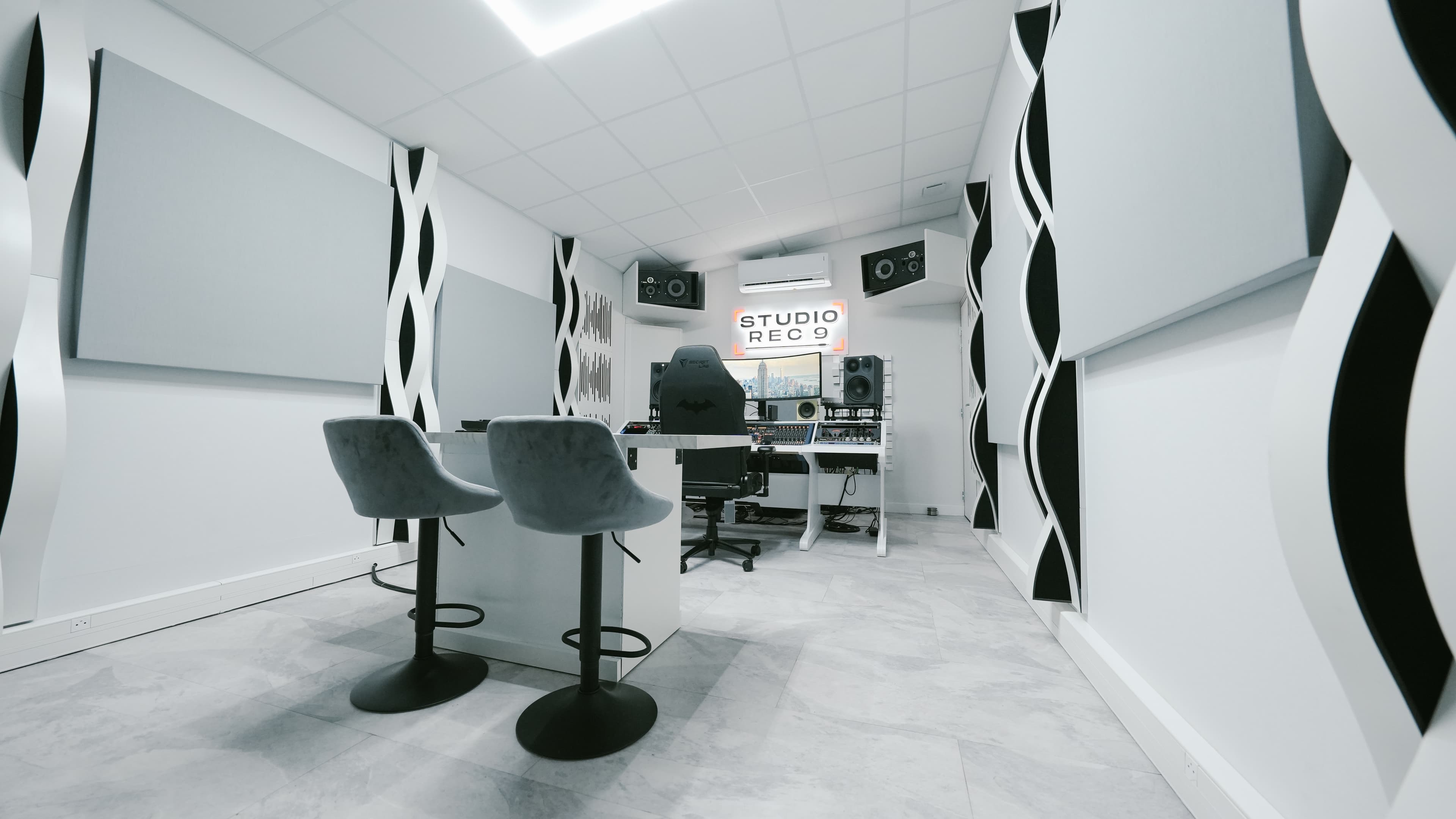R9 STUDIO
