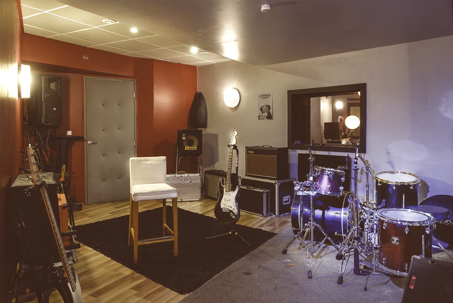LA MANTE PRODUCTIONS